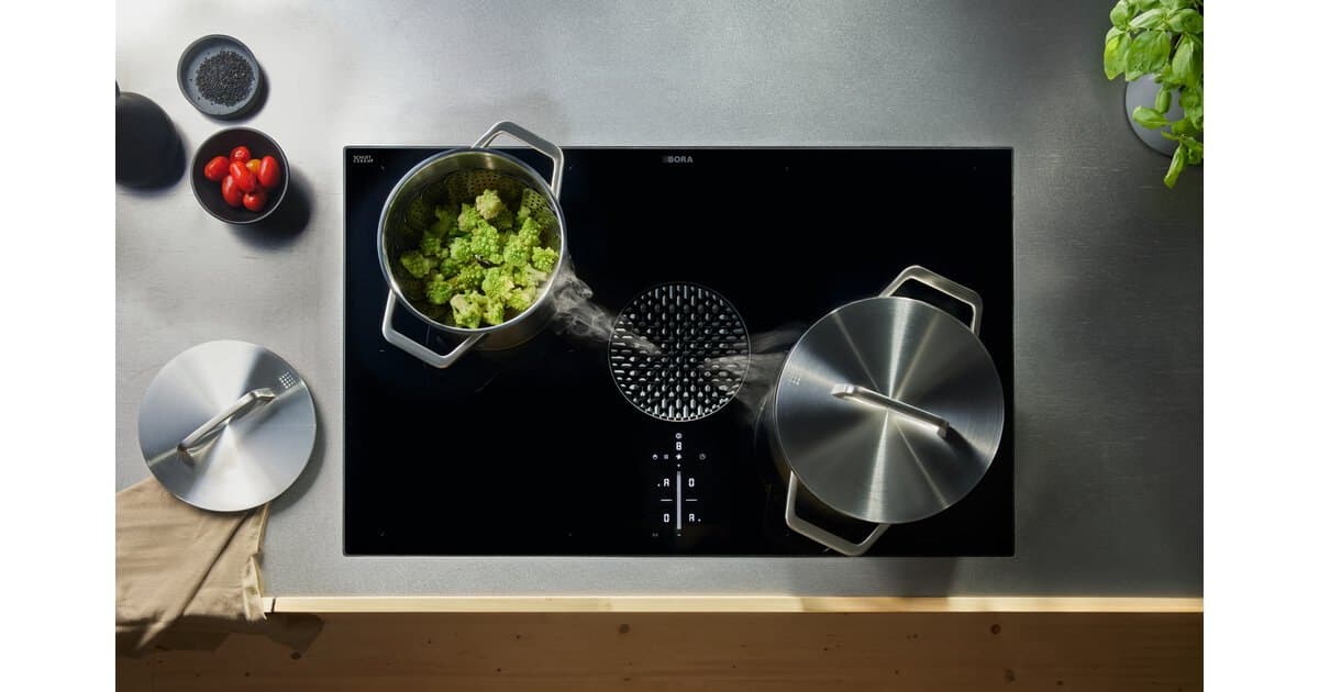 BORA X Pure induction cooktop with integrated extraction, in use